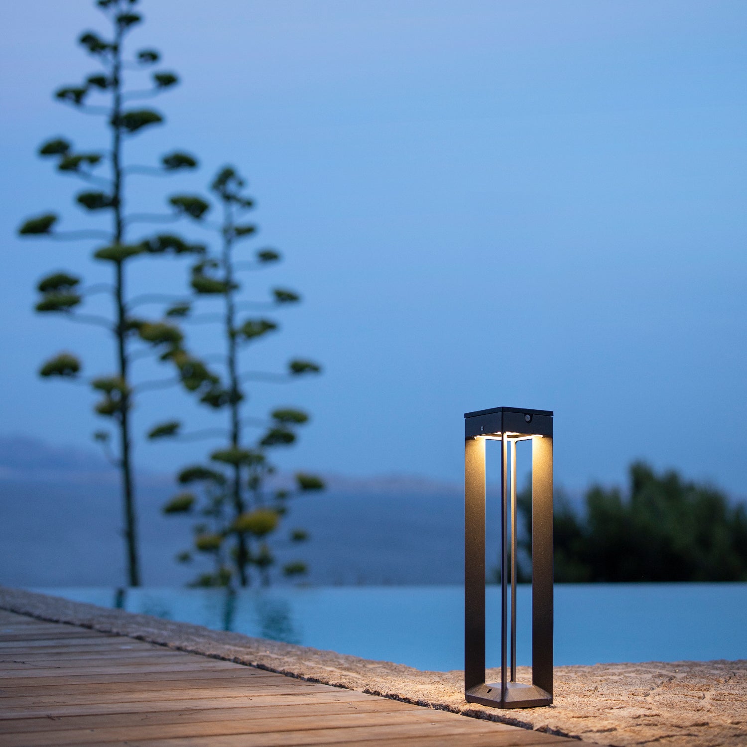 Les Jardins Blade Solar Bollard | LampTwist