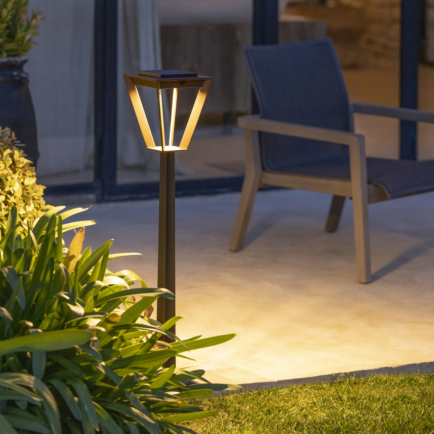 Les Jardins Metro Solar Bollard | LampTwist