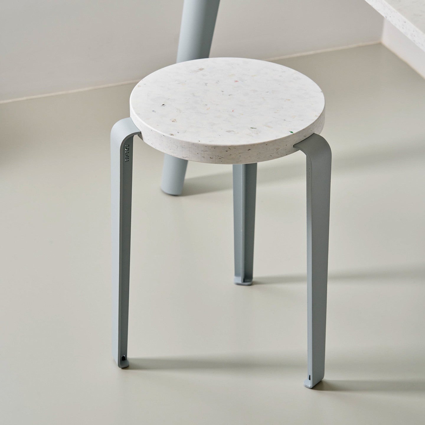 Tiptoe Lou Recycled Plastic Venezia Stool | LampTwist