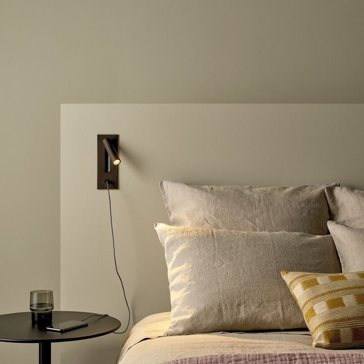 Slaapkamer verlichting van Lamptwist naast een bed